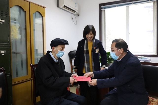 集團黨委委員、職工董事、工會主席武勇 一行到華西安裝公司走訪慰問